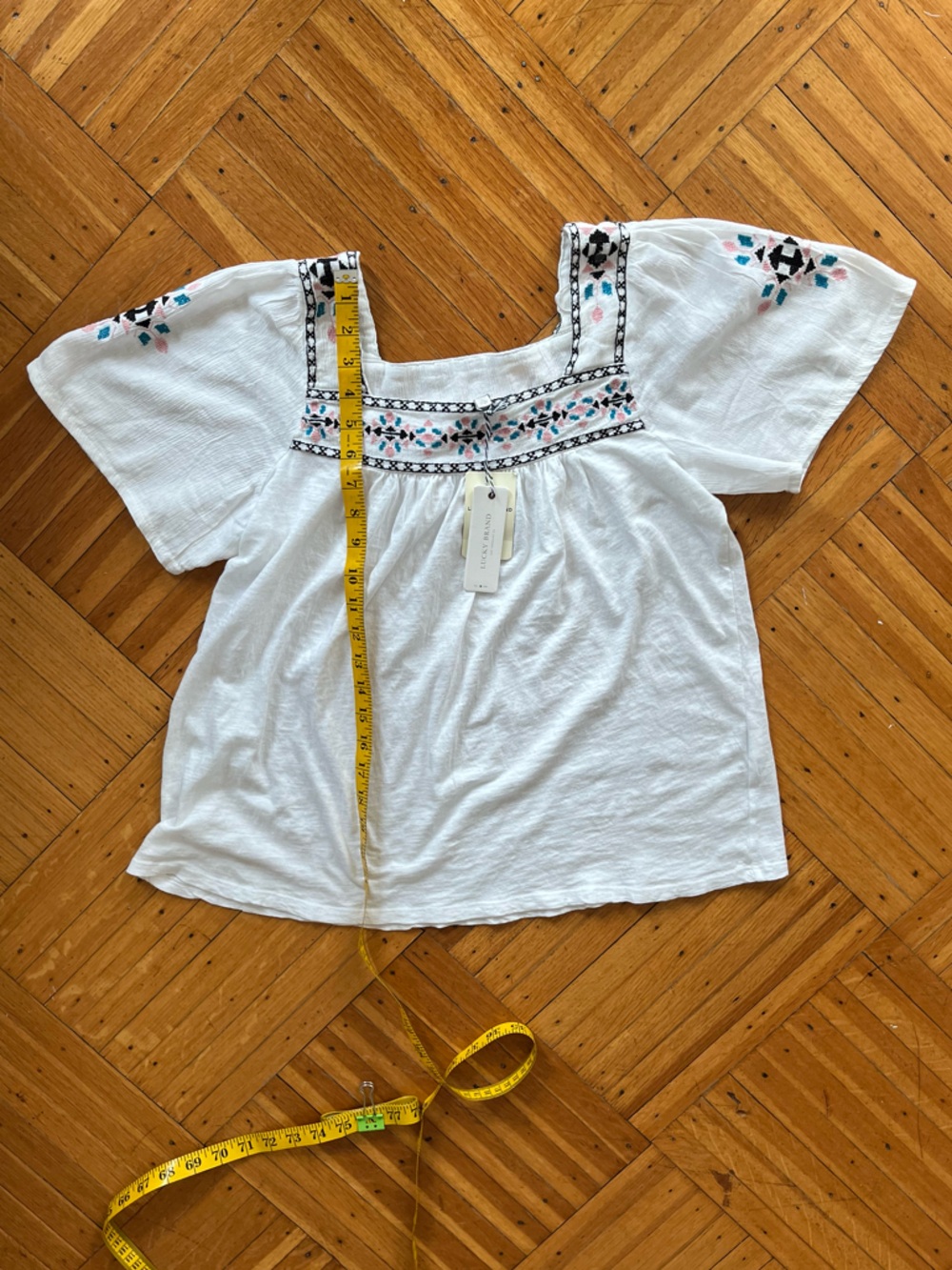Lucky 🍀 • NWT White Embroidered Boho Top
